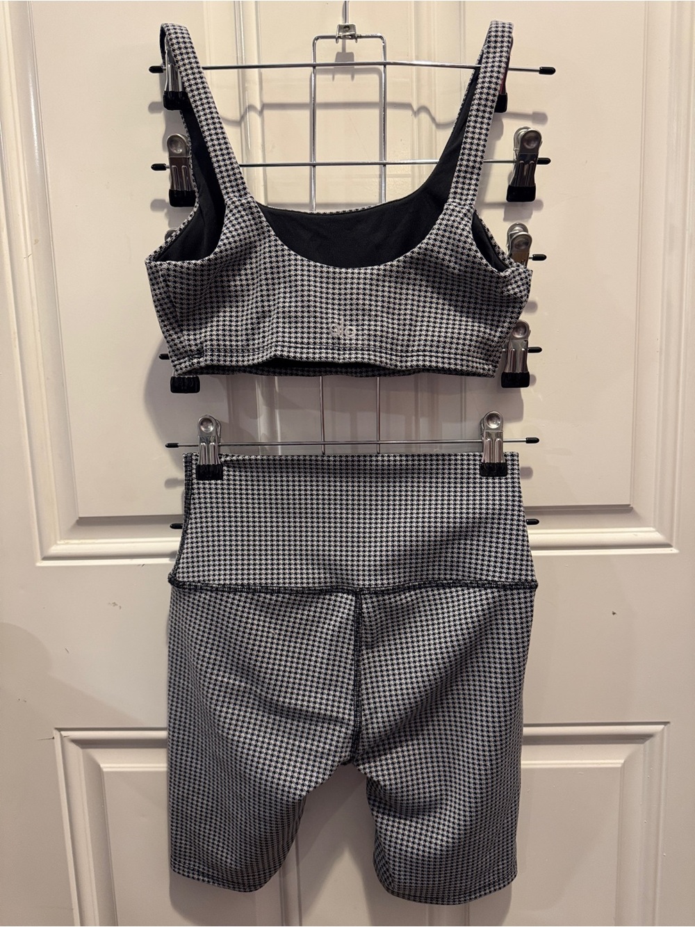 ALO Yoga Airtech Micro Houndstooth Bra & Micro Houndstooth Biker Short Set $158 - Picture 13 of 16